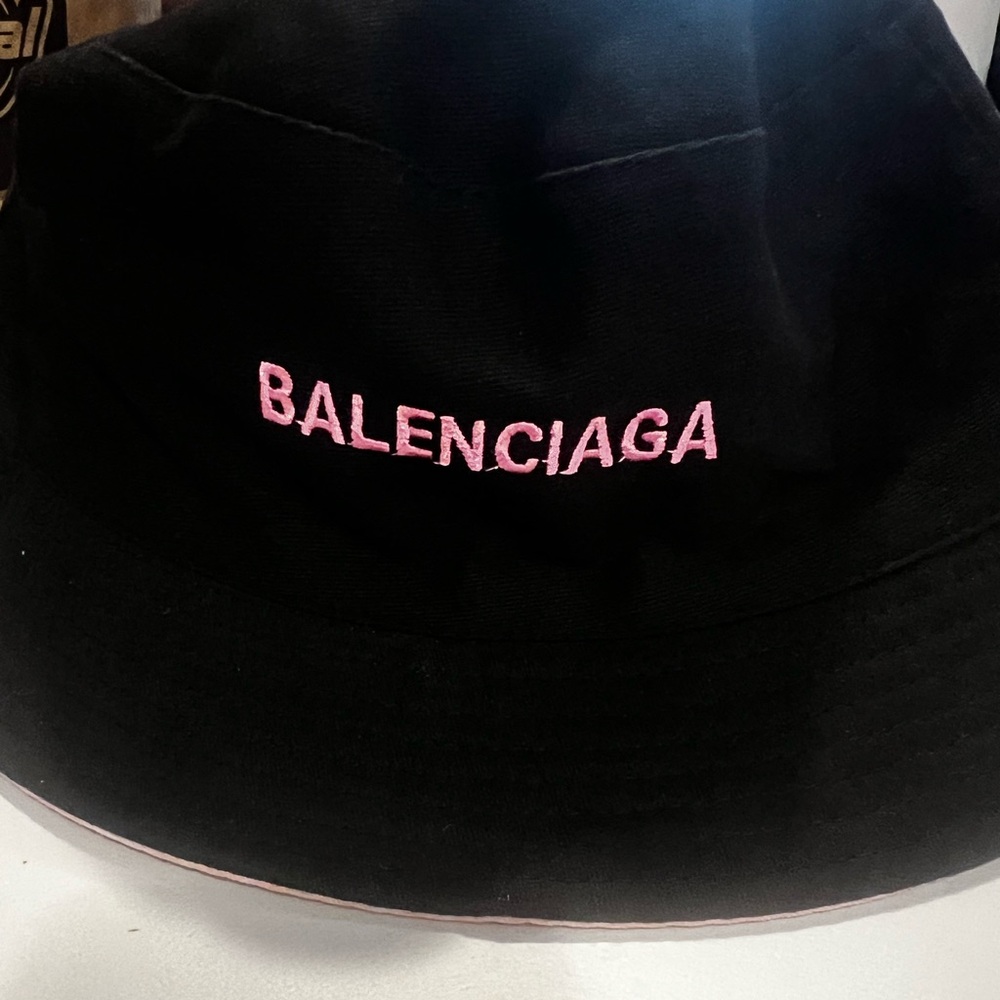 Fashion Black Hat with Pink Embroidery